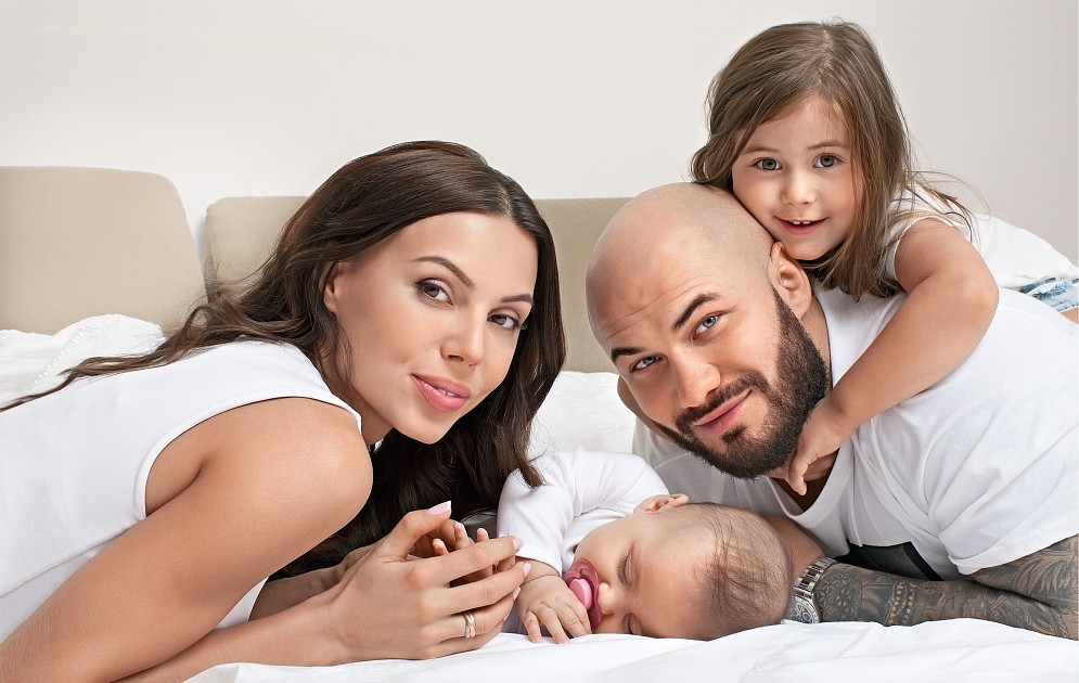 Фото семьи прилучного с детьми и женой